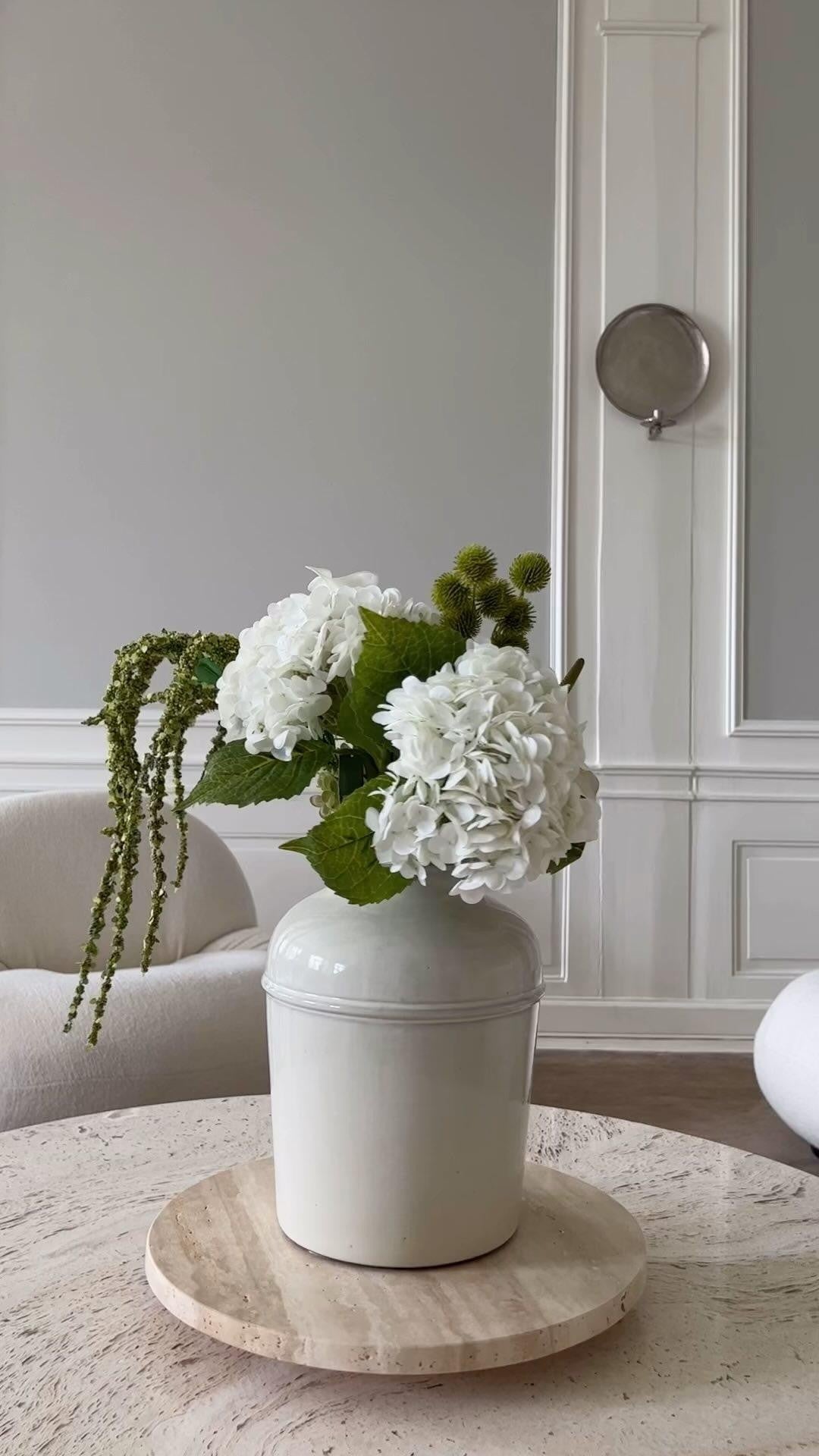 Shop unique and beatiful flower vases from Botané